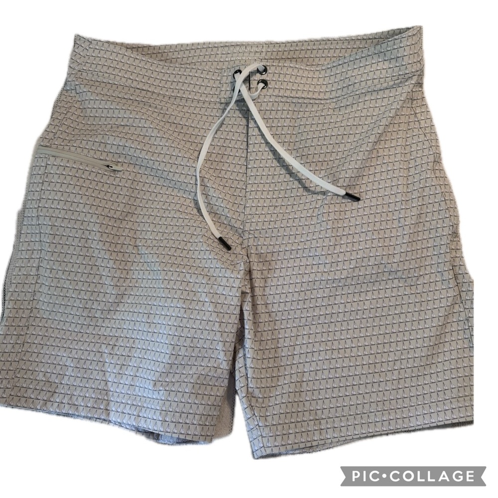 Vineyard Vines men’s performance bathing suit NWOT